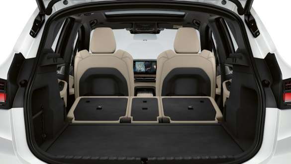 Багажное отделение BMW 2 серии Active Tourer U06 2021 BMW 2 серии Active Tourer U06 2021 в цвете Mineral White металлик, багажное отделение