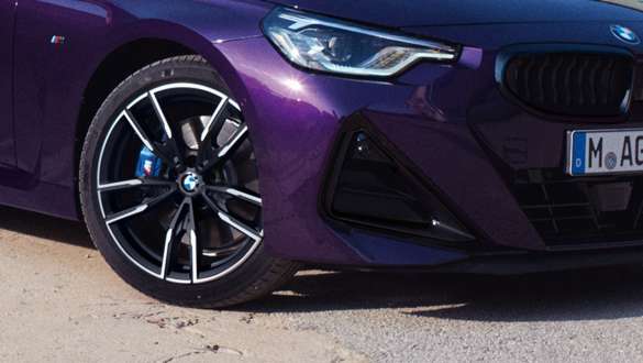 Дифференциал M Sport BMW 2 серии Coupe G42 "Грозовая Ночь металлик" 2021, вид сбоку спереди Дифференциал M Sport BMW 2 серии Coupe G42 "Грозовая Ночь металлик" 2021, вид сбоку спереди