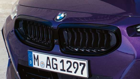 Решетка радиатора с цельной рамкой BMW 2 серии Coupe G42 2021 BMW 2 серии Coupe G42 2021, решетка радиатора с цельной рамкой крупным планом