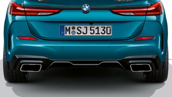 Отделка выхлопной трубы BMW 2 серии Gran Coupé Отделка выхлопной трубы BMW 2 серии Gran Coupé Snapper Rocks Blue металлик F44 крупным планом сзади