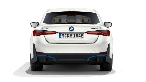 BMW i4 eDrive40 G26 2021 в цвете Mineral White вид сзади BMW i4 eDrive40 G26 2021 в цвете Mineral White вид сзади