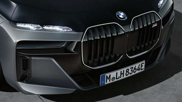 Фары BMW Crystal Iconic Glow, BMW M760e xDrive G70 Фары BMW Crystal Iconic Glow, BMW M760e xDrive G70, BMW Individual двухцветная окраска "Черный Сапфир металлик" и "BMW Individual Серый Дравит металлик"