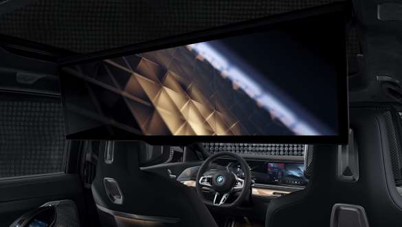 Роскошная задняя часть салона, BMW M760e xDrive G70 Задняя часть салона с BMW Theatre Screen, BMW M760e xDrive G70