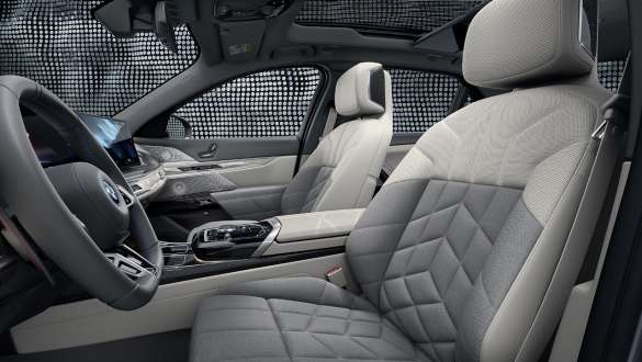 BMW Individual кожа Merino в сочетании с кашемировой шерстью с эксклюзивными деталями, BMW M760e xDrive G70 Салон с обивкой BMW Individual кожей Merino в сочетании с кашемировой шерстью с эксклюзивными деталями, BMW M760e xDrive G70