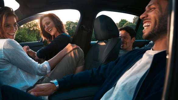Приложение Connected Music автомобиля BMW Z4 Roadster (G29) Приложение Connected Music автомобиля BMW Z4 Roadster (G29)