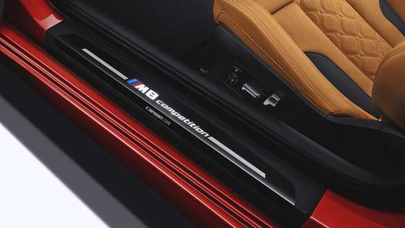 Дверные пороги с обозначением M8 Competition. Дверные пороги BMW M8 Competition Coupé с обозначением M8 Competition.