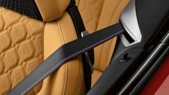 Ремни безопасности M. Ремни безопасности М в BMW M8 Competition Кабриолет.