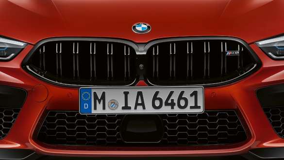 Решетка радиатора М. BMW M8 Competition Кабриолет с решеткой радиатора М.