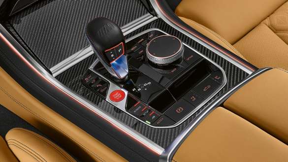 8-ступенчатая коробка передач M Steptronic. BMW M8 Competition Coupé с 8-ступенчатой коробкой передач M Steptronic.
