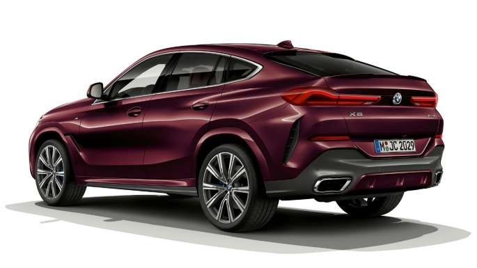 BMW X6 с BMW Individual, вид сзади. BMW X6 с BMW Individual, вид сзади с поворотом в три четверти.