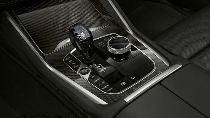 Салон BMW X6 с BMW xLine, центральная консоль. Салон BMW X6 с BMW xLine с акцентом на центральную консоль.