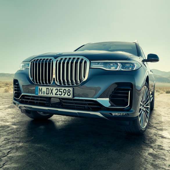 BMW X7 зовнішній вигляд: похилий низькорівневий знімок BMW X7 зовнішній вигляд: похилий низькорівневий знімок передньої частини