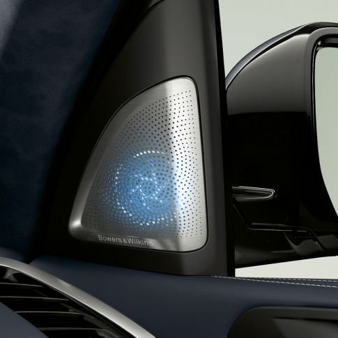Bowers & Wilkins Diamond Surround Sound System Bowers & Wilkins: крупний план динаміку Diamond Surround