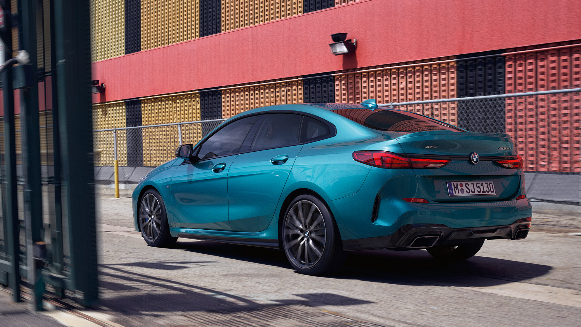 Видео BMW 2 серии Gran Coupé Видео BMW 2 серии Gran Coupé F44 Snapper Rocks Blue металлик экстерьер