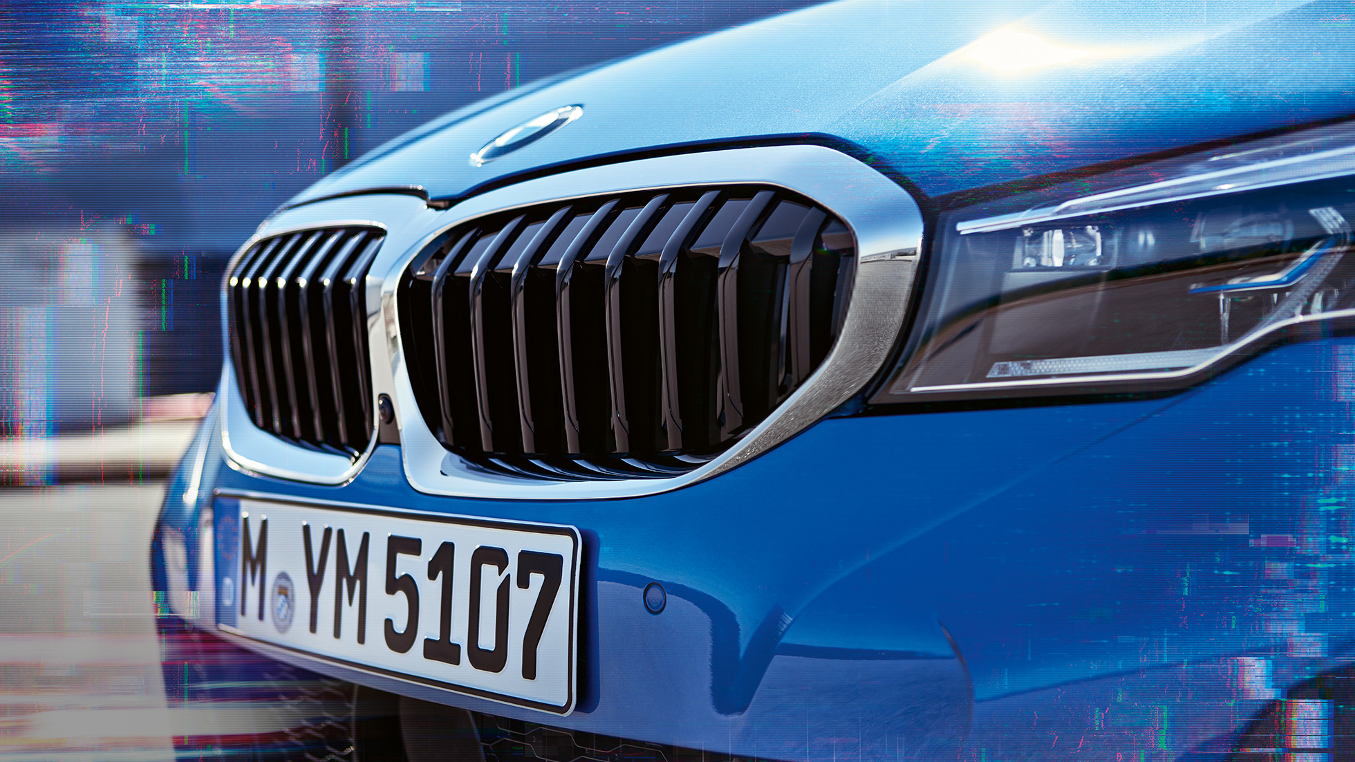 BMW 3 серии Седан, сдвоенная решетка радиатора. Вид сбоку сдвоенной решетки радиатора седана BMW 3 серии крупным планом.
