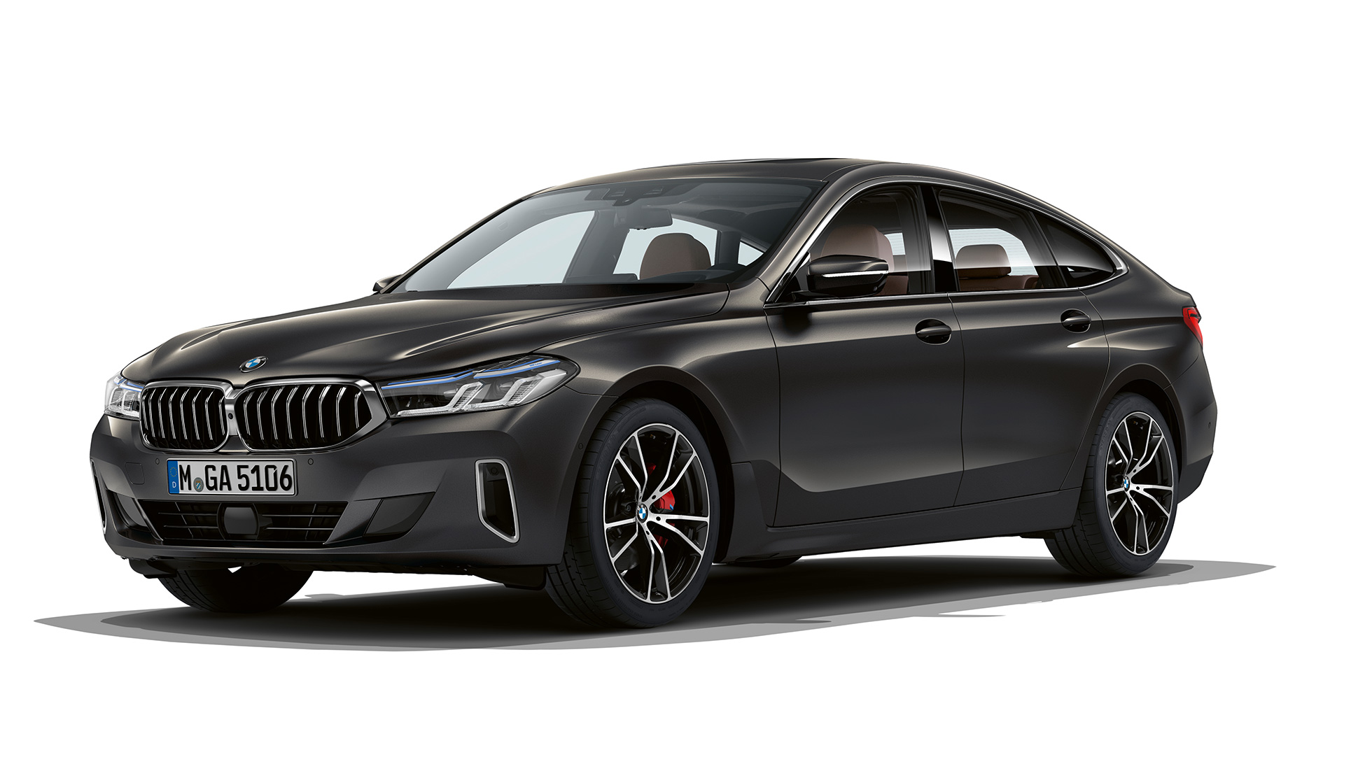 BMW 6 серии GT G32 2020 года, оснащение Luxury Line BMW 6 серии GT G32 640d xDrive 2020 года, оснащение Luxury Line, цвет «Серый Дравит», вид спереди с поворотом в три четверти