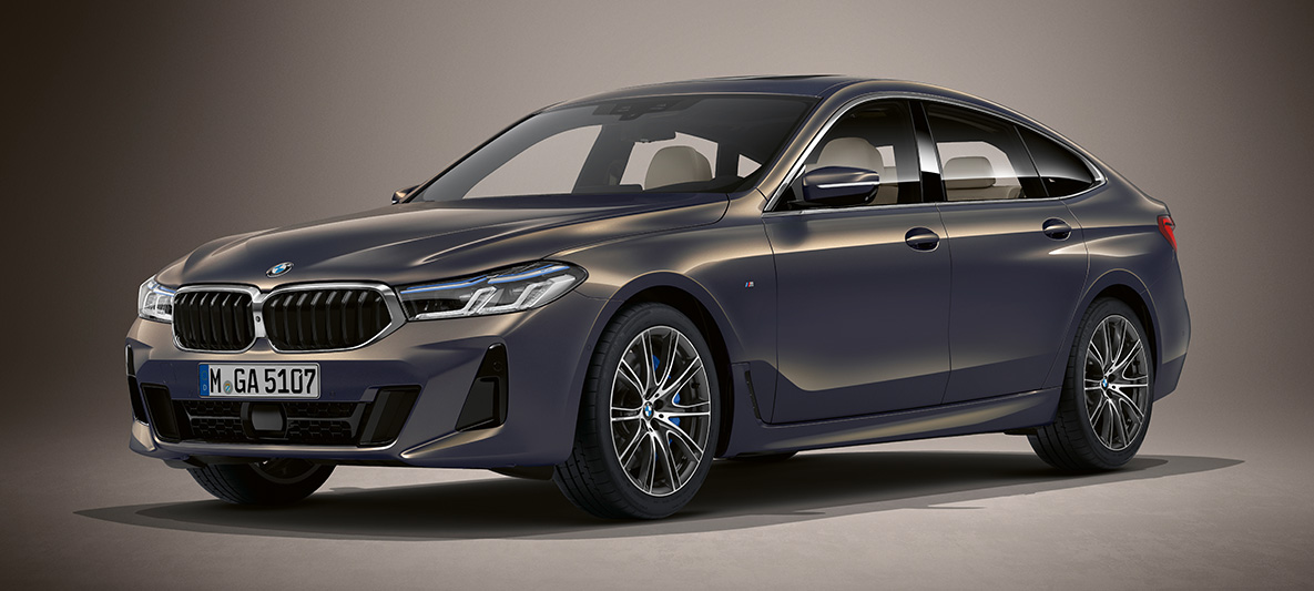 BMW 6 серии GT G32 2020 года, цвет «Серый Алвит» металлик BMW Individual BMW 6 серии GT G32 2020 года, цвет «Серый Алвит» металлик BMW Individual, вид спереди с поворотом в три четверти, автомобиль в неподвижном состоянии