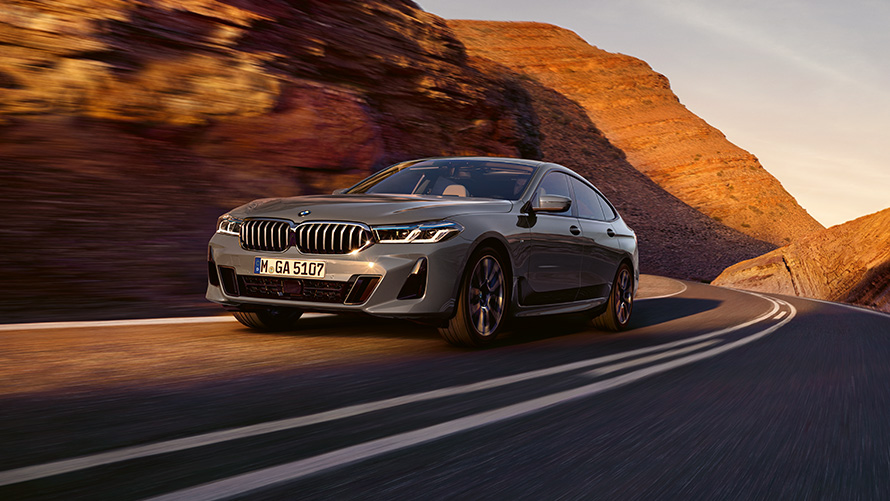 BMW 6 серии Gran Turismo (G32), вид спереди с поворотом в три четверти BMW 6 серии Gran Turismo (G32), вид спереди с поворотом в три четверти