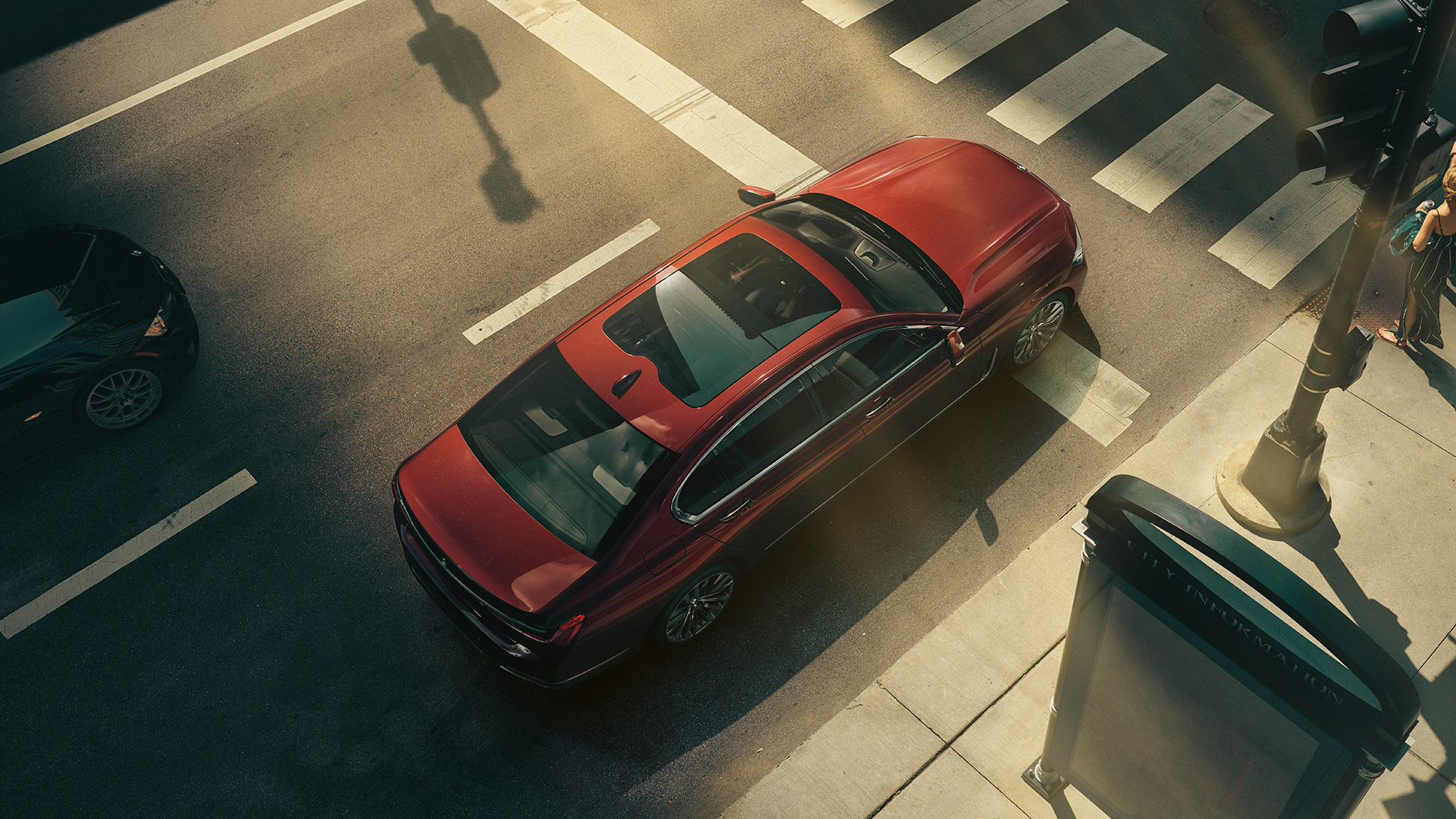 BMW 7 серии Седан Individual: вид сверху BMW 7 серии Седан Individual красного цвета: вид сверху