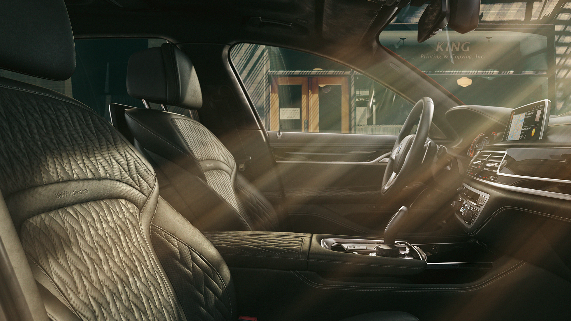 BMW 7 серии Седан Individual с высококачественной внутренней отделкой BMW 7 серии Седан Individual с высококачественной внутренней отделкой черного цвета