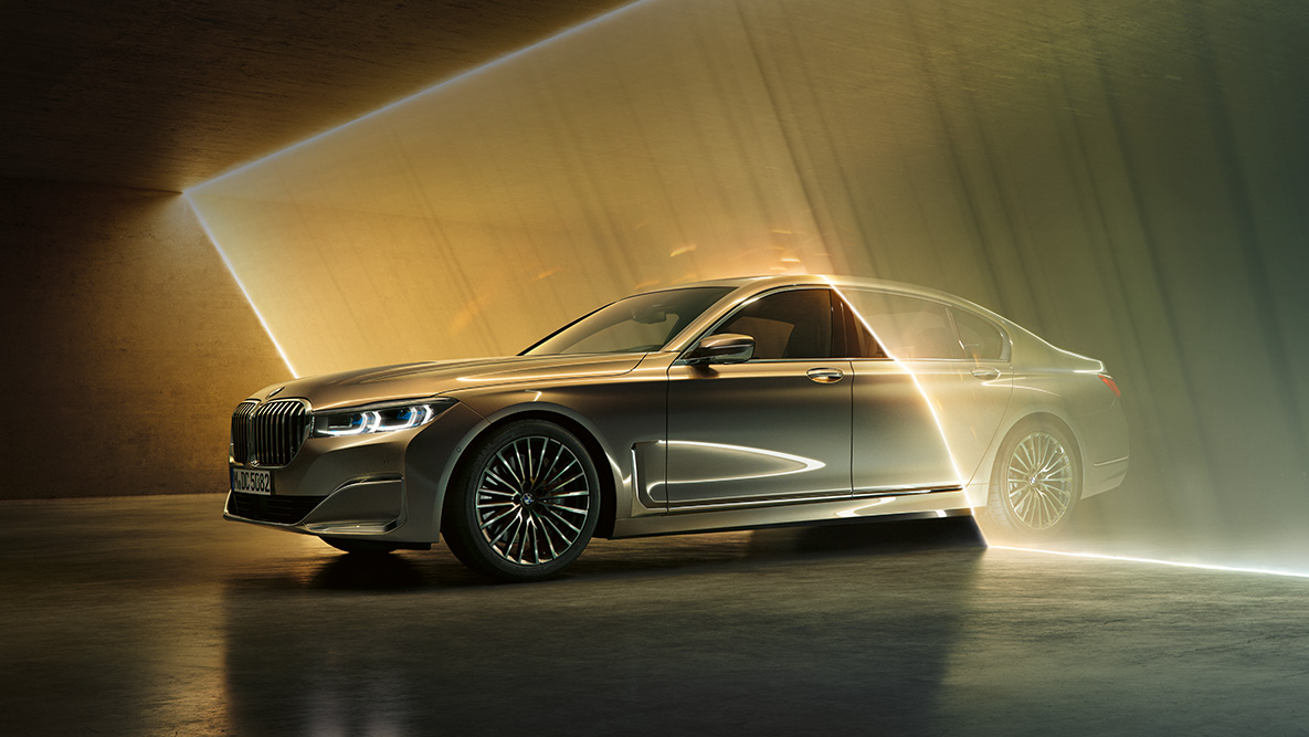 BMW 7 серии Седан задние фары BMW 7 серии Седан: Задние фары крупным планом