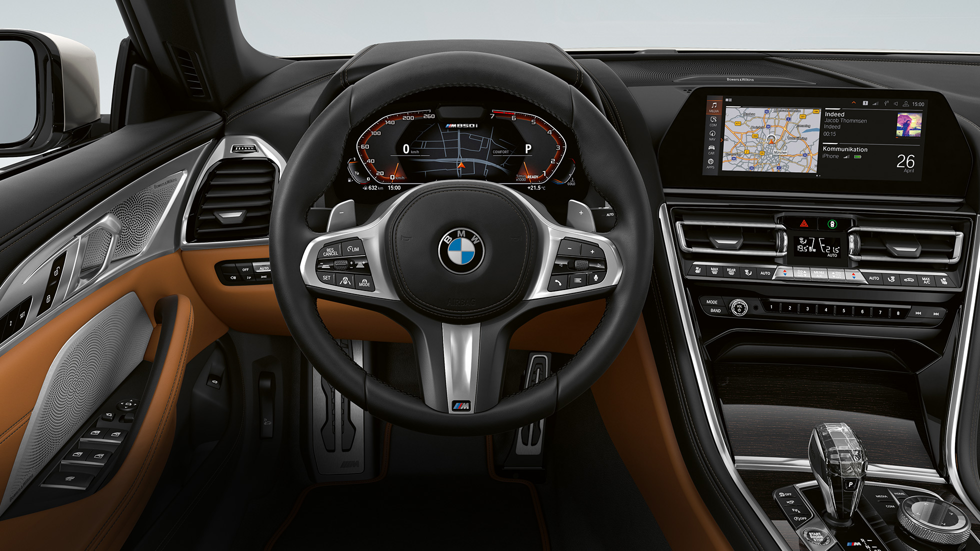 BMW M850i xDrive, обтянутое кожей рулевое колесо M с подрулевыми переключателями и расширенным набором функций. BMW M850i xDrive, обтянутое кожей рулевое колесо M с подрулевыми переключателями и расширенным набором функций.