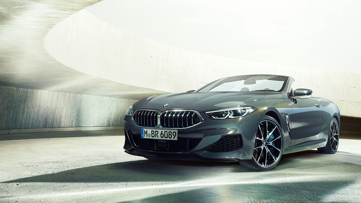 BMW M850i xDrive, BMW M850i xDrive, металлик, вид спереди справа с поворотом в три четверти. BMW M850i xDrive, Dravit Grey металлик, вид спереди справа с поворотом в три четверти.
