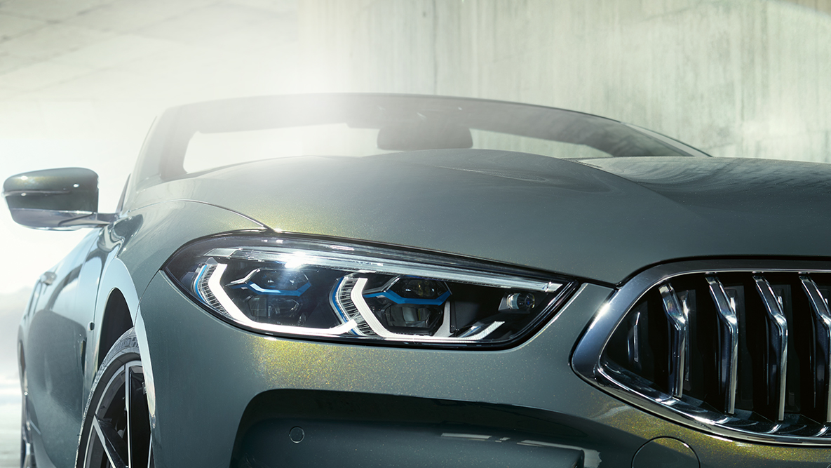 BMW M850i xDrive, Dravit Grey металлик, с лазерными фарами BMW, вид слева. BMW M850i xDrive, Dravit Grey металлик, с лазерными фарами BMW, вид слева.