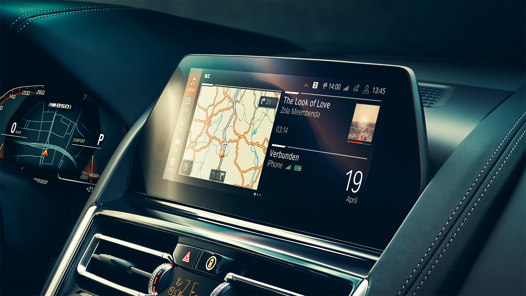 BMW 8 серии Coupe, BMW Live Cockpit Professional Интерьер BMW 8 серии Coupe с дисплеем системы управления и BMW Live Cockpit Professional.