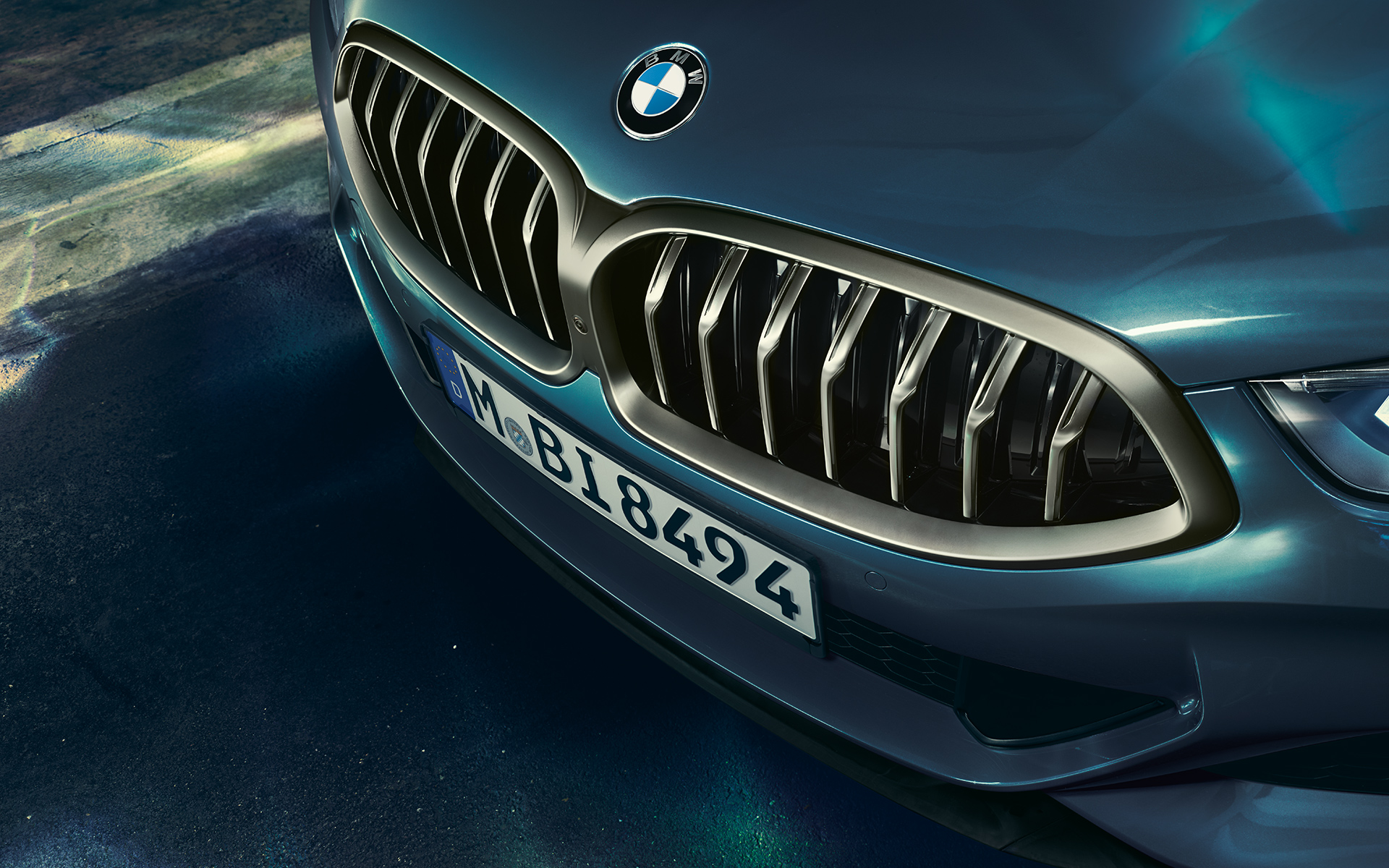 BMW 8 серии Coupe, вид спереди Передняя часть BMW 8 серии Coupe крупным планом.