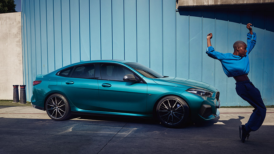 BMW 2 серии Gran Coupé вид сбоку BMW 2 серии Gran Coupé Snapper Rocks Blue металлик F44 вид сбоку