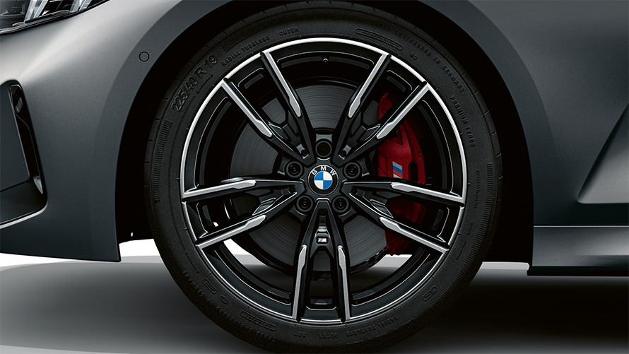 BMW M340i xDrive G20, "BMW Individual Морозный Чистый Серый металлик", 19" M легкосплавные диски Double-spoke 792 M Bicolour Jet Black, крупный план