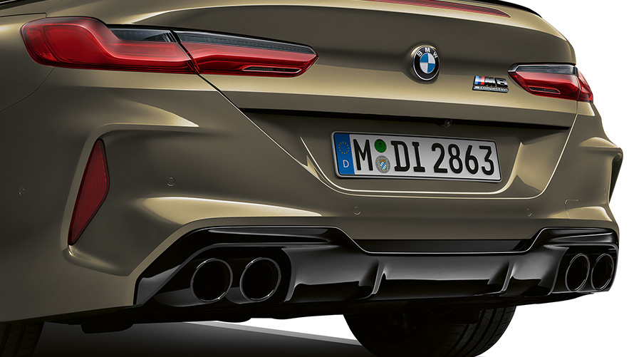 BMW M8 Competition Cabrio F91 LCI Facelift 2022, BMW Individual Brass metallic, вид сзади крупным планом