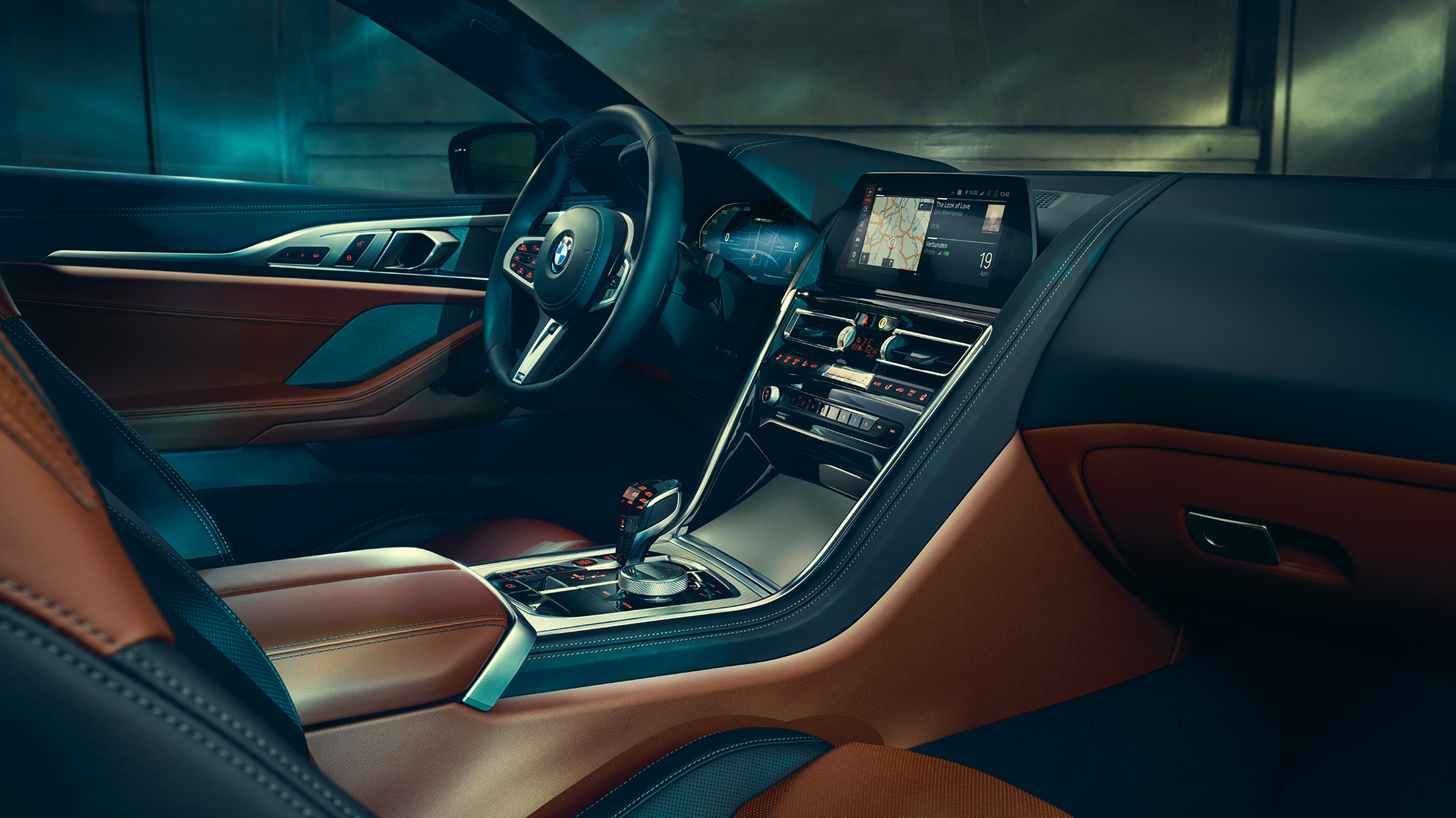 BMW M850i xDrive Coupé, кабина. BMW M850i xDrive Coupé, кабина с BMW Live Cockpit Professional и кожаным рулевым колесом M.
