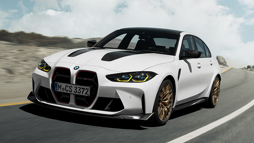 BMW M3 G80 вид спереди, в движении на улице BMW M Серии BMW M3 G80 вид спереди, в движении на улице