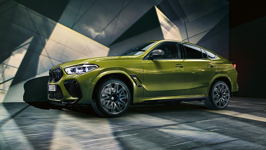 BMW X6 M F96 вид сбоку в три четверти, в статике BMW M Серии BMW X6 M F96 вид сбоку в три четверти, в статике