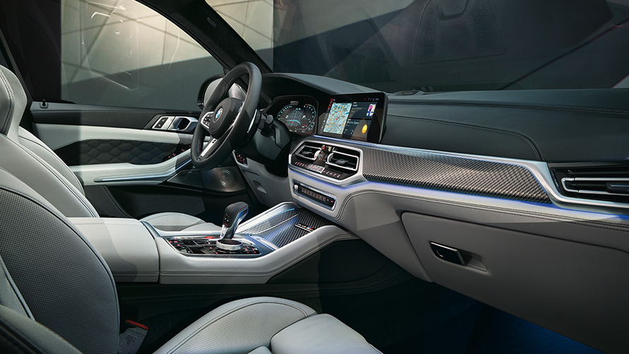 BMW X5 M Competition, центральная консоль с рычагом селектора М F95 2020 SUV, салон