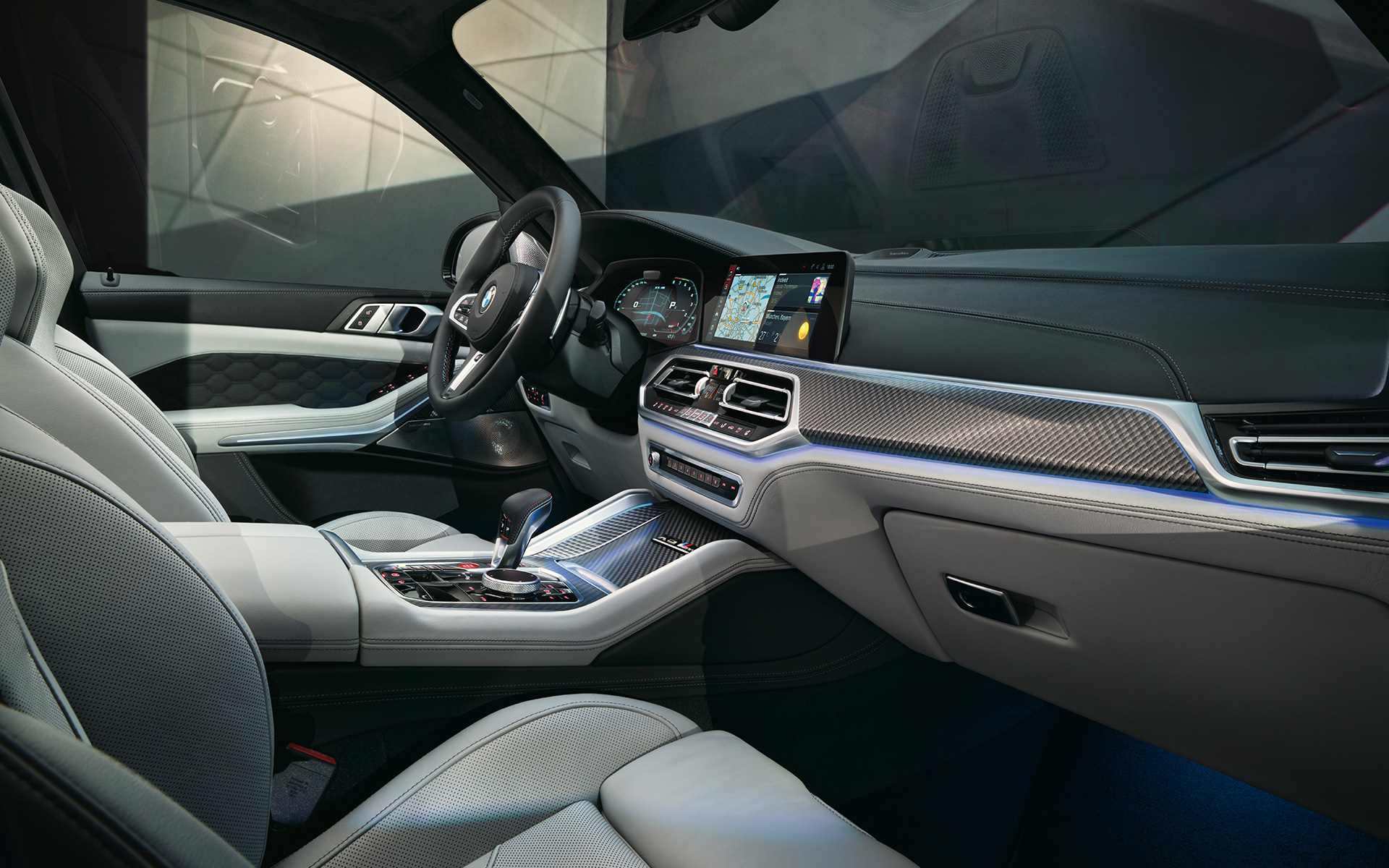 BMW X5 M Competition, центральная консоль с рычагом селектора М F95 2020 SUV, салон