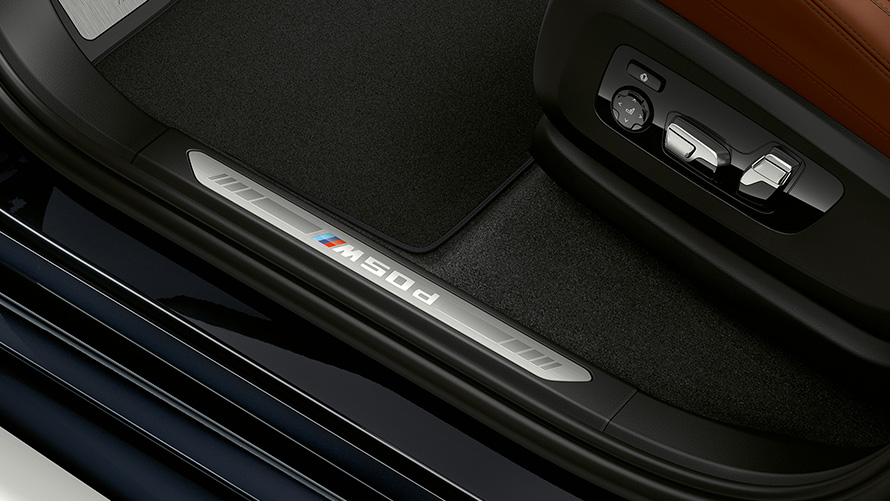 Декоративные накладки на пороги с логотипом "М" BMW X5 M50d G05 2018 SUV, салон
