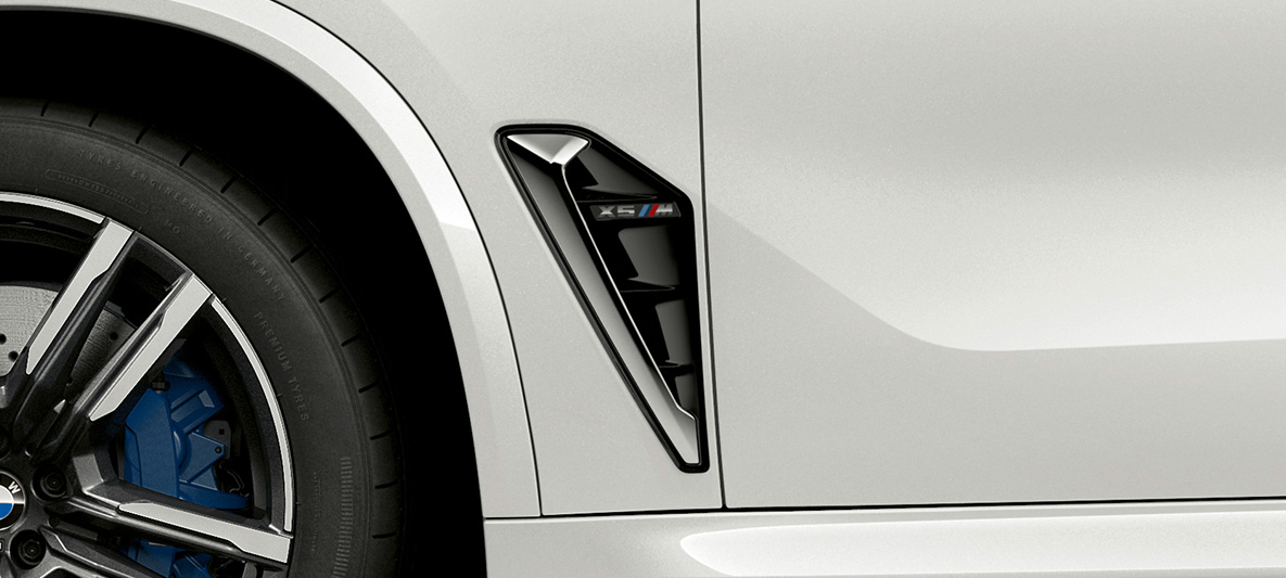 Воздуховоды M BMW X5 М F95 Воздуховоды M BMW X5 М "Белый Минерал" F95 2020, крупный план