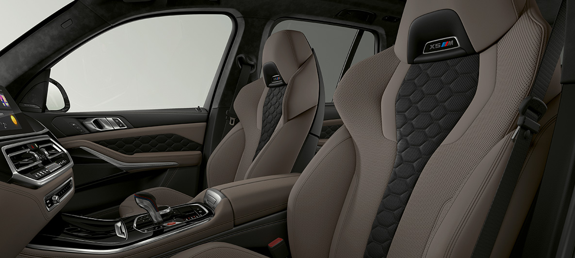 Многофункциональные сиденья М BMW X5 M F95 Многофункциональные сиденья М с логотипом "Х5 М" BMW X5 M F95 2020 SUV, салон