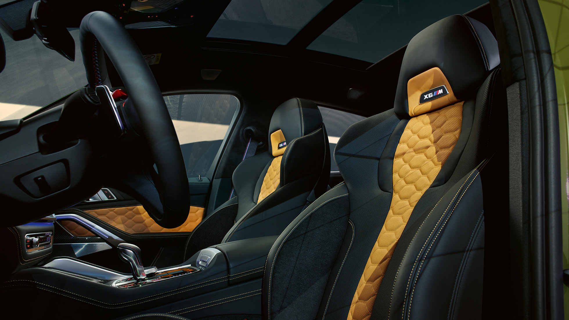 Многофункциональные сиденья M модели BMW X6 M Competition Многофункциональные сиденья M модели BMW X6 M Competition F96 2020 МГ, интерьер
