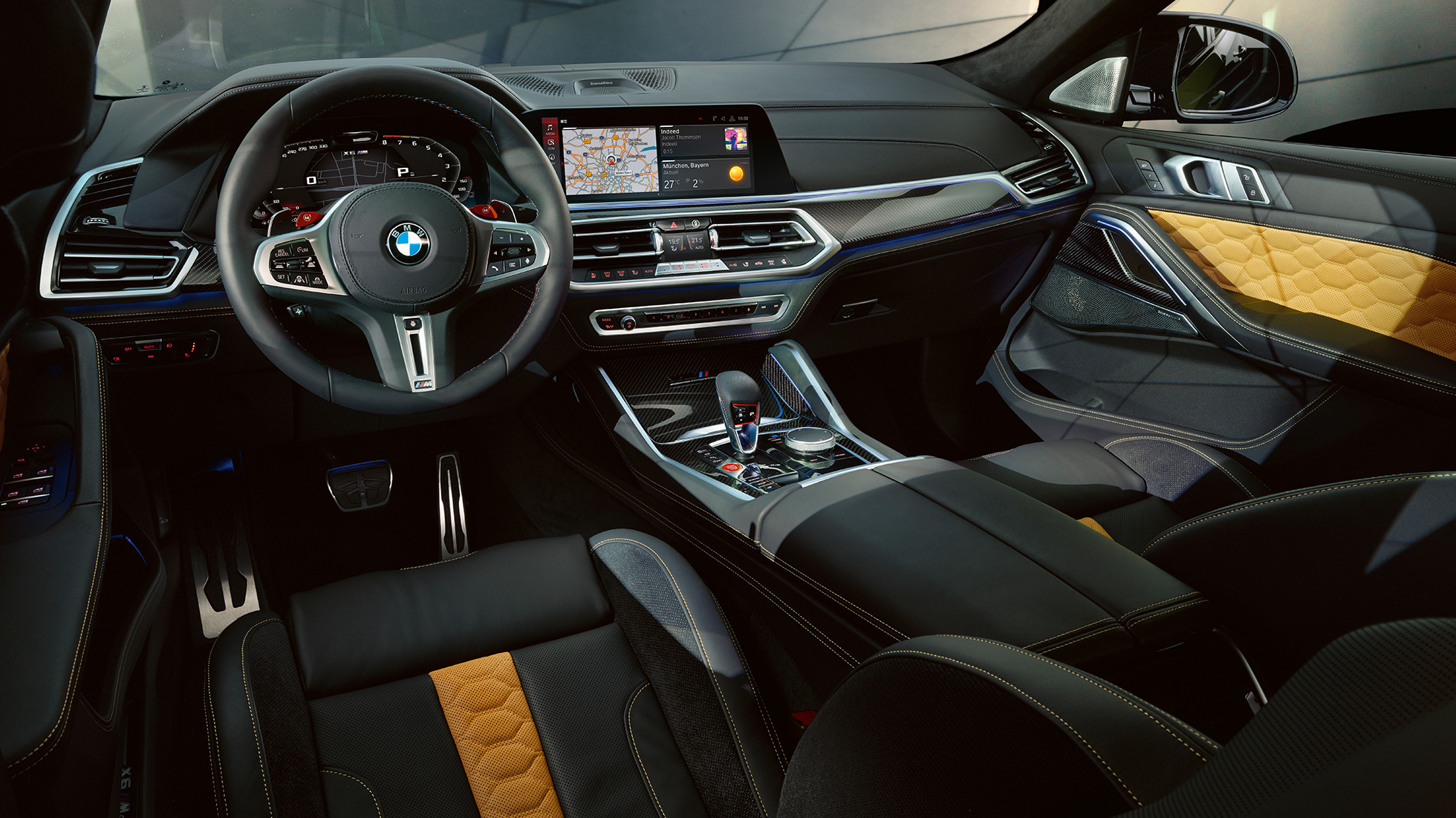 Место водителя в модели BMW X6 M Competition Место водителя в модели BMW X6 M Competition F96, интерьер