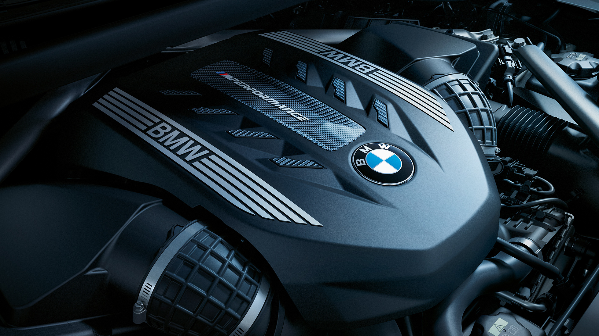 Двигатель BMW X6. Вид двигателя BMW X6 крупным планом.