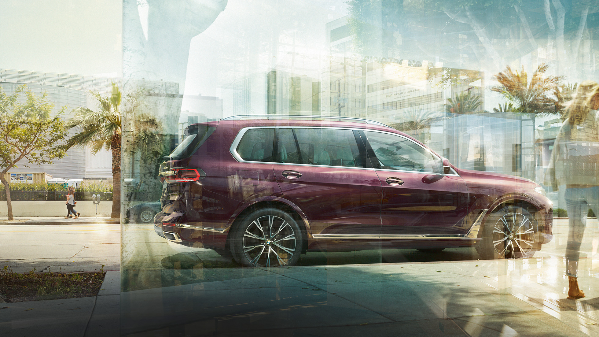 BMW Individual X7 40i xDrive, вид збоку BMW X7, що стоїть, в Ametrin Metallic з виду збоку