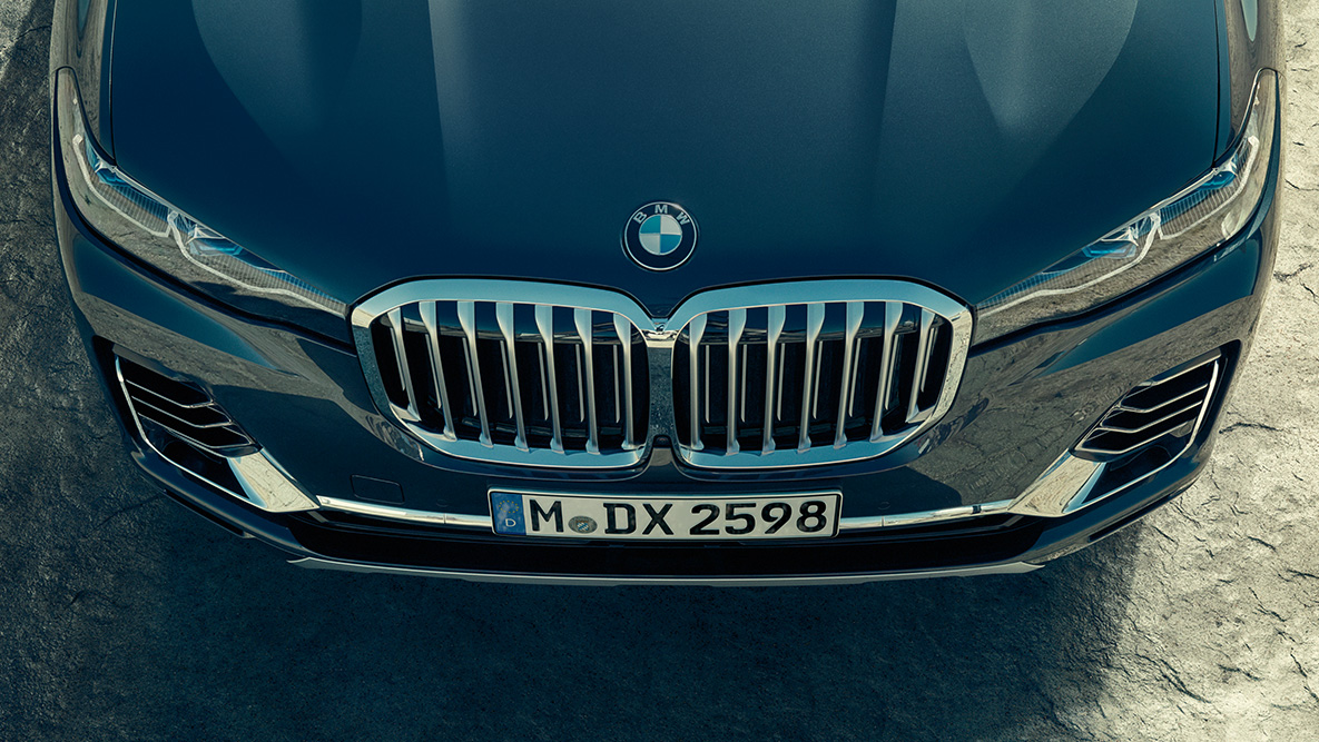 BMW решітка радіатора BMW X7 BMW решітка радіатора: знімок під високим кутом передньої частини BMW X7