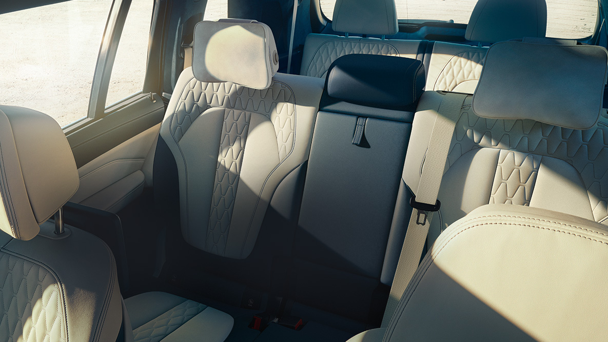 BMW X7 сидіння Похилий вид зверху на сім місць BMW X7