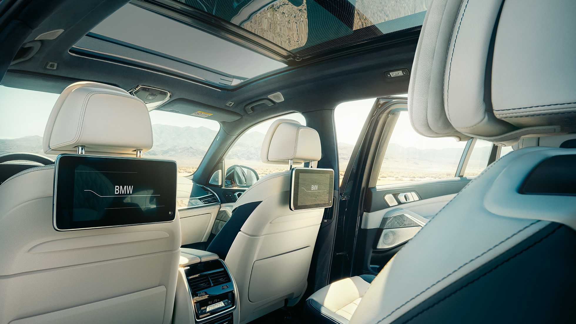 BMW X7 інтер’єр BMW X7 інтер’єр: перспектива з третього ряду сидінь