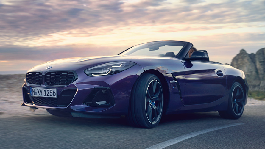 BMW Z4 Roadster (G29) вид сбоку, в движении BMW Z4 Roadster (G29) вид сбоку, в движении