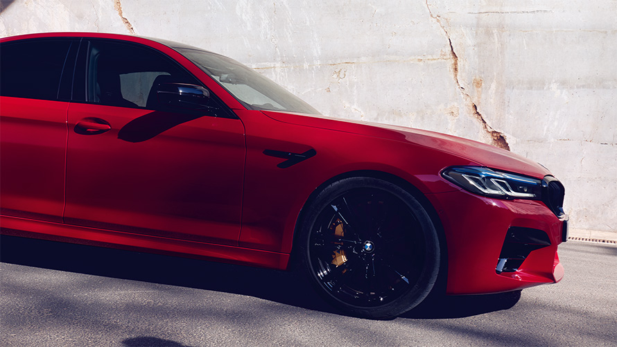 BMW M5 Competition F90 2018 BMW Individual Imola Red, вид сбоку